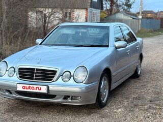 2001 Mercedes-Benz E-Класс 200 II (W210, S210) Рестайлинг, серебристый, 500000 рублей, вид 4