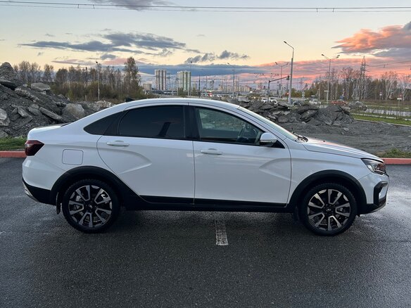 2023 Lada (ВАЗ) Vesta Cross I Рестайлинг (NG), белый - вид 2