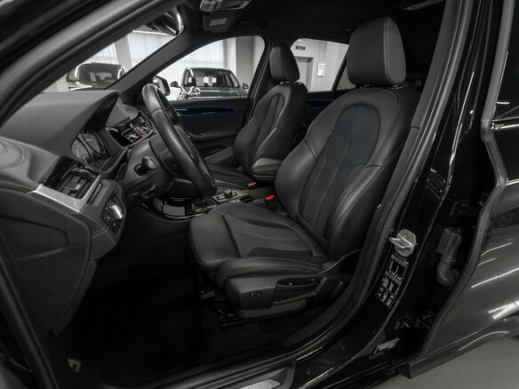 2020 BMW X1 20i xDrive II (F48) Рестайлинг, чёрный, 3770000 рублей - вид 13