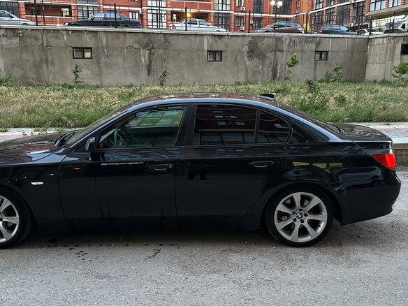 2003 BMW 5 серии 525i V (E60/E61), чёрный, 650000 рублей - вид 3
