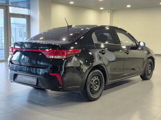 2020 Kia Rio IV, чёрный, 1338000 рублей, вид 5