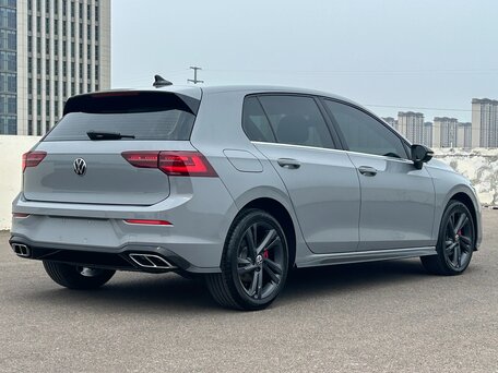 2024 Volkswagen Golf VIII, серый, 2686000 рублей, вид 5