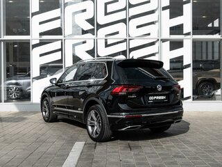 2018 Volkswagen Tiguan II, чёрный, 2730000 рублей, вид 2
