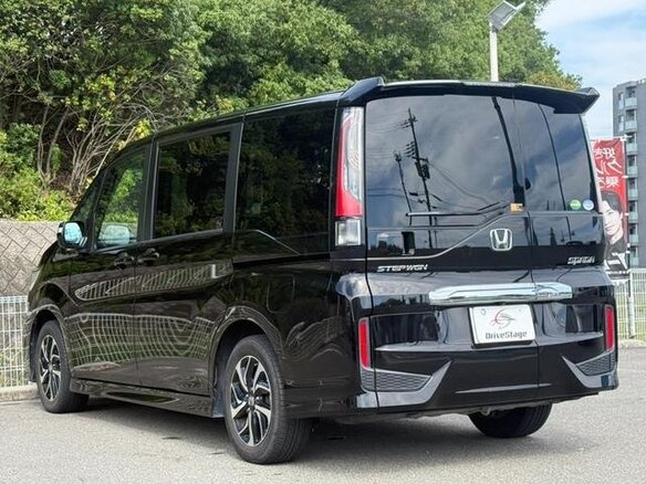 2022 Honda Stepwgn Spada V Рестайлинг, чёрный, 1850000 рублей - вид 4