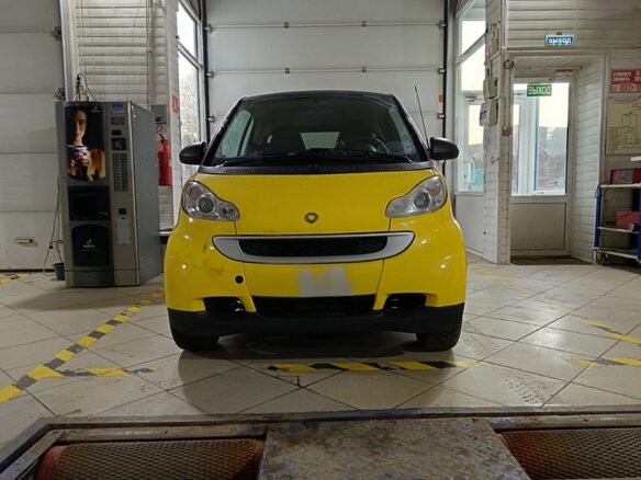 2015 Smart Fortwo II, жёлтый, 870000 рублей - вид 4