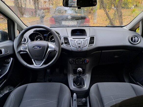 2016 Ford Fiesta Mk6 Рестайлинг, чёрный, 950000 рублей - вид 4