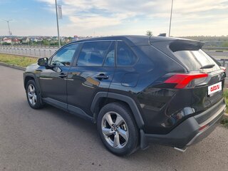 2021 Toyota RAV4 V (XA50), чёрный, 3400000 рублей, вид 3