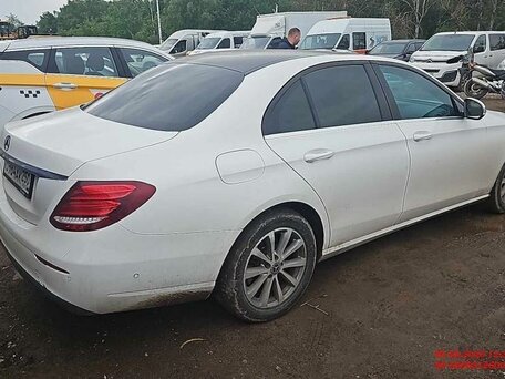 2020 Mercedes-Benz E-Класс 200 V (W213, S213, C238), чёрный, 2175000 рублей, вид 3