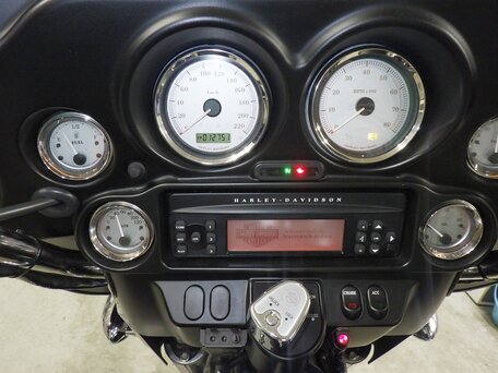 2011 Harley-Davidson Street Glide, чёрный, 1100000 рублей, вид 4