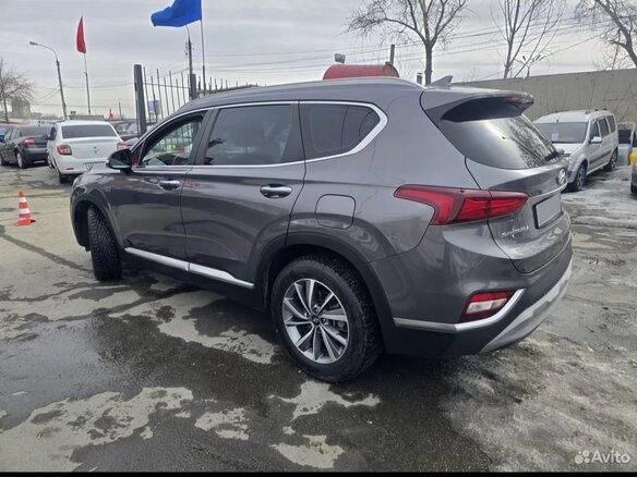 2019 Hyundai Santa Fe IV, серый, 2700000 рублей - вид 4