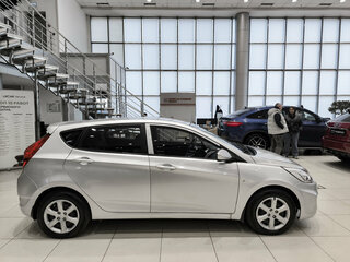 2014 Hyundai Solaris I, серебристый, 650000 рублей, вид 4