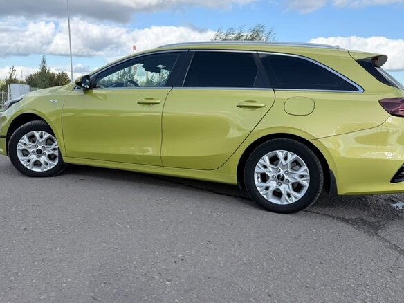 2021 Kia Ceed III Рестайлинг, жёлтый, 2150000 рублей - вид 4
