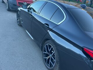 2023 BMW 5 серии Long 530Li xDrive VII (G30/G31/G38) Рестайлинг, серый, 7150000 рублей, вид 4