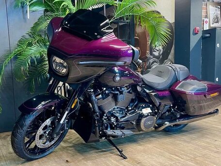 2025 Harley-Davidson CVO Street Glide, фиолетовый, 5850000 рублей, вид 3