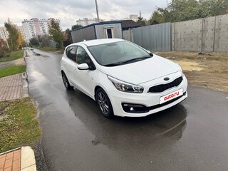 2017 Kia Ceed II Рестайлинг, белый, 1350000 рублей, вид 4