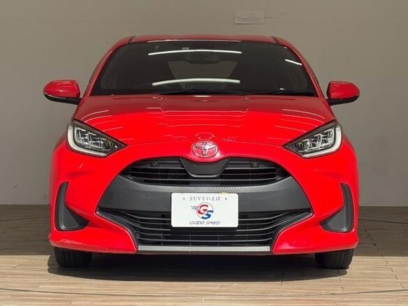 2022 Toyota Yaris IV, красный, 1014000 рублей - вид 8