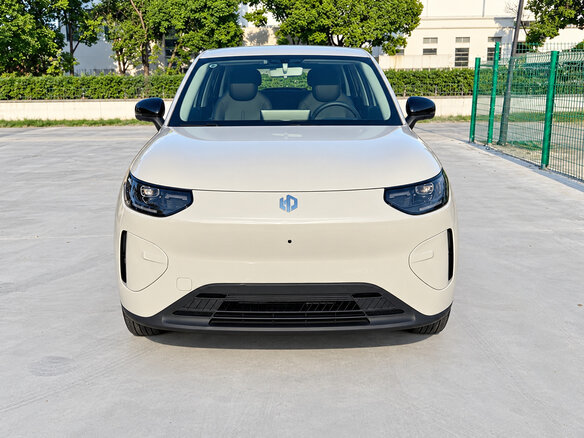 2026 Leapmotor A10 39.8 kWh, бежевый, 1600000 рублей - вид 1