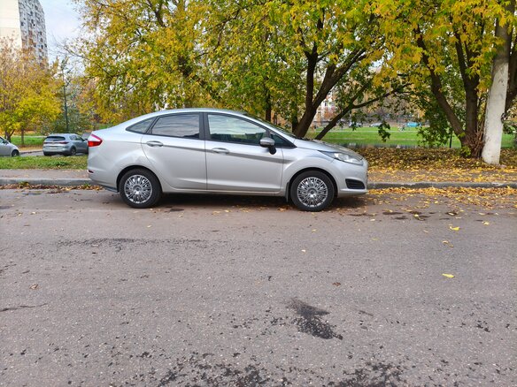 2015 Ford Fiesta Mk6 Рестайлинг, серебристый, 750000 рублей - вид 8