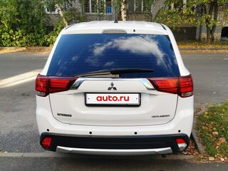 2015 Mitsubishi Outlander III Рестайлинг 2, белый, 1350000 рублей, вид 2