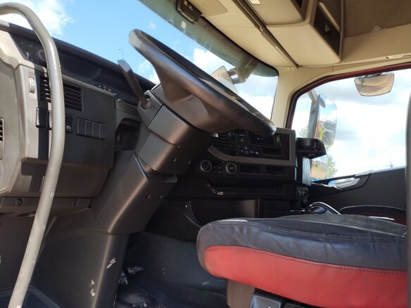 2018 Volvo FH, красный, 5584500 рублей - вид 8