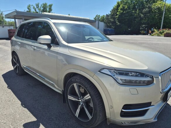 2018 Volvo XC90 II, бежевый, 3000000 рублей - вид 2