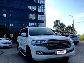 2020 Toyota Land Cruiser 200 Series Рестайлинг 2, белый, 10000000 рублей, вид 4