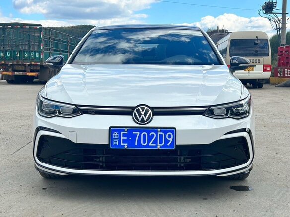 2023 Volkswagen Golf VIII, белый, 1850001 рублей - вид 1