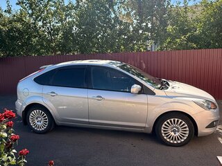 2010 Ford Focus II Рестайлинг, серебристый, 670000 рублей, вид 3