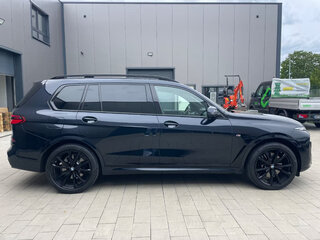 2025 BMW X7 40d I (G07) Рестайлинг, чёрный, 13280000 рублей, вид 4