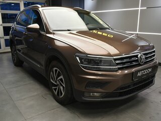 2018 Volkswagen Tiguan II, коричневый, 2617000 рублей, вид 3