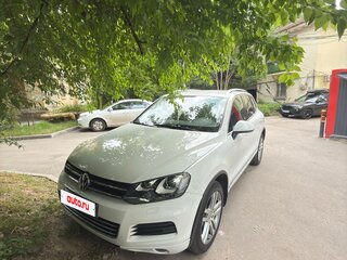 2012 Volkswagen Touareg II, белый, 2350000 рублей, вид 3