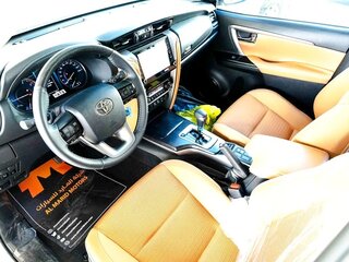 2026 Toyota Fortuner II Рестайлинг, белый, 7542946 рублей, вид 4