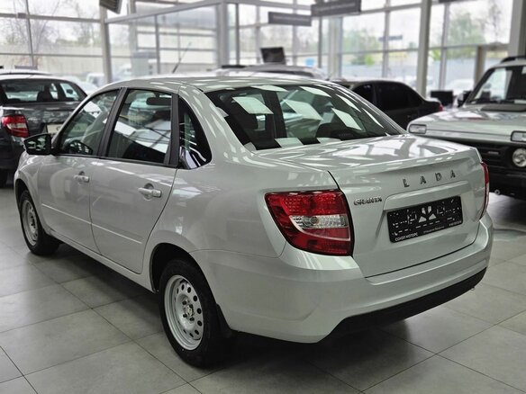 2026 Lada (ВАЗ) Granta I Рестайлинг, серый, 1077120 рублей - вид 5