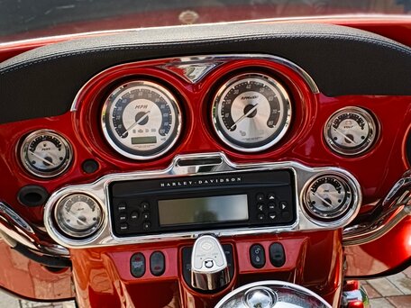 2008 Harley-Davidson CVO, красный, 840000 рублей, вид 4