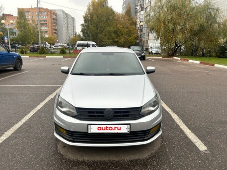 2016 Volkswagen Polo V Рестайлинг, серебристый, 860000 рублей, вид 4