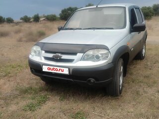 2011 Chevrolet Niva I Рестайлинг, серебристый, 450000 рублей, вид 1