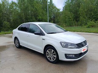 2017 Volkswagen Polo V Рестайлинг, белый, 830000 рублей, вид 2