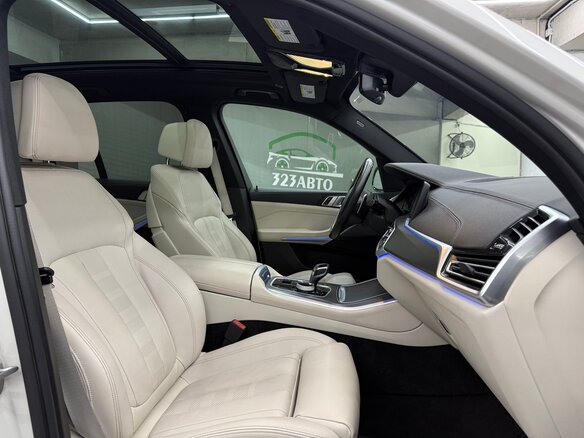 2022 BMW X5 40i IV (G05/G18), белый, 7200000 рублей - вид 18