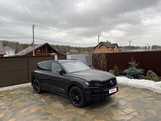 2019 Volkswagen Touareg III, коричневый, 3900000 рублей, вид 2