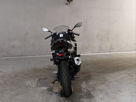2021 Kawasaki Ninja 400, чёрный, 515000 рублей, вид 4