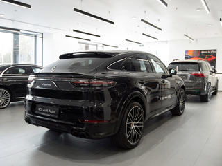 2026 Porsche Cayenne Coupé III Рестайлинг, чёрный, 19690000 рублей, вид 5