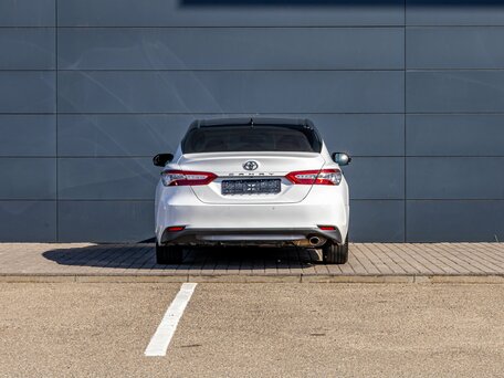 2021 Toyota Camry VIII (XV70) Рестайлинг, белый, 2495000 рублей, вид 5