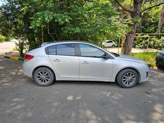 2013 Chevrolet Cruze I Рестайлинг, серебристый, 680000 рублей, вид 2