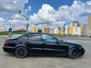 2004 Mercedes-Benz E-Класс 240 III (W211, S211), чёрный, 700000 рублей, вид 3