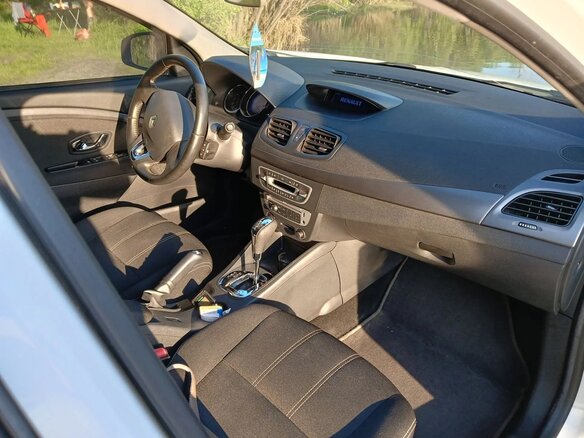 2013 Renault Fluence I Рестайлинг, белый, 750000 рублей - вид 12