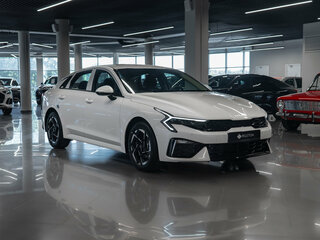 2026 Kia K5 III Рестайлинг, белый, 4900000 рублей, вид 2