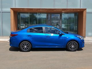 2021 Kia Rio IV Рестайлинг, синий, 1235000 рублей, вид 4