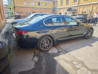 2020 BMW 5 серии 520i VII (G30/G31/G38) Рестайлинг, чёрный, 2900000 рублей, вид 3
