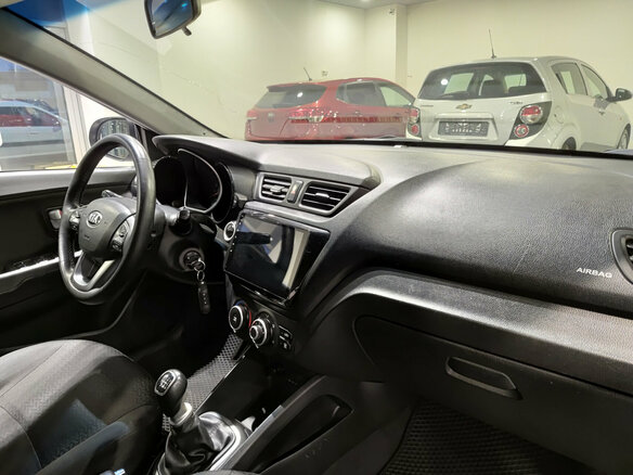 2014 Kia Rio 6-speed III, серый, 575000 рублей - вид 10