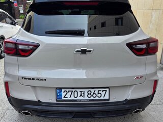 2023 Chevrolet TrailBlazer III Рестайлинг, серый, 1700000 рублей, вид 4